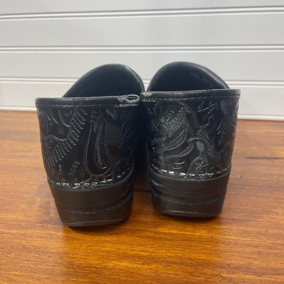 Dansko Black Professional Clog Tooled Leather Embossed Engraved Shoe Size 40 - Picture 10 of 14